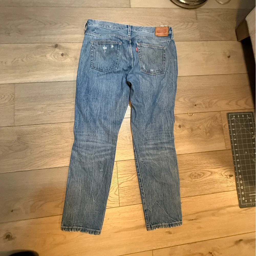 501s 29w x 28L Levi's Relaxed Fit Distressed Blue Jeans - Picture 7 of 12